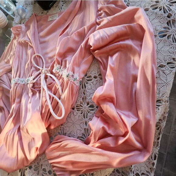 Vintage 50s Pink Satin Robe Puff Sleeve Maxi Waistband Cottagecore Fairy Vday - Picture 16 of 17